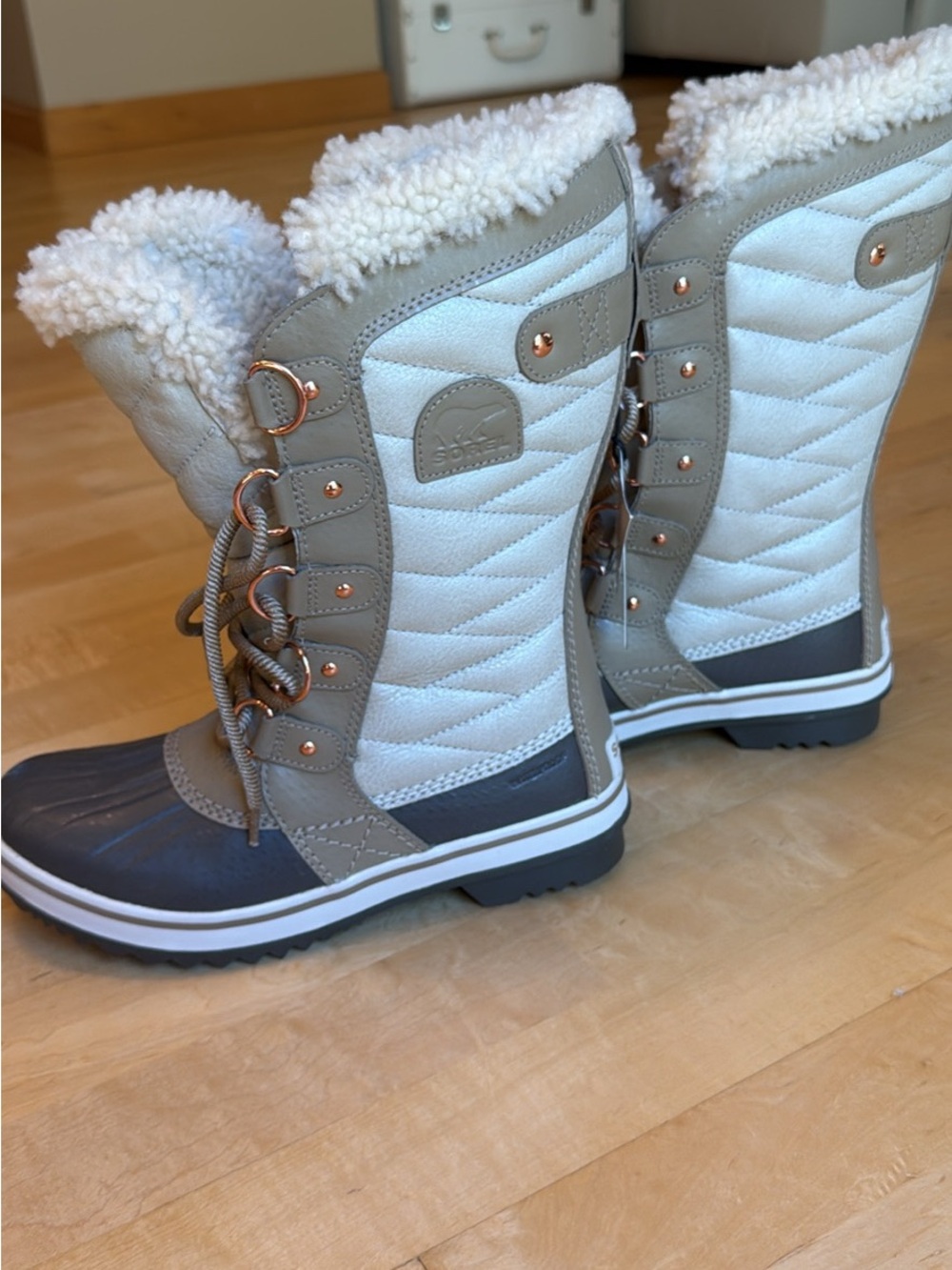 Sorel Women's tan off White lamb fur Quilted Winter Lace-Up Boots waterproof new